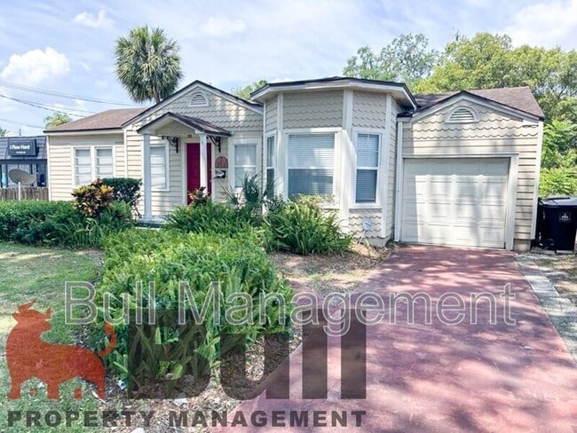 Building Photo - 712 Floral Dr