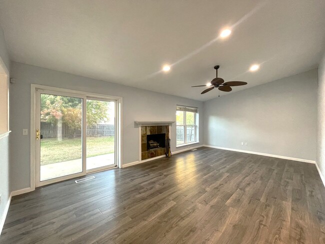 Building Photo - Midwest City Gem: Spacious 3 Bed, 2 Bath H...