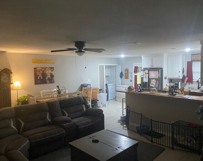 Foto del edificio - 7403 Pleasant Rdg Rd