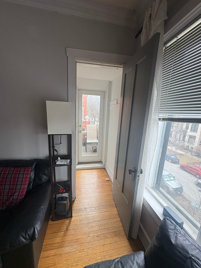 Foto del edificio - 3720 N Sheffield Ave