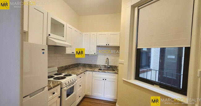 Building Photo - 493 Beacon St
