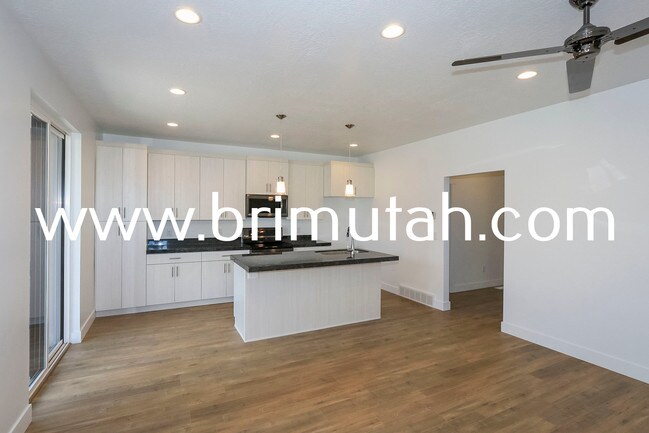 Building Photo - 9188 S Holiday Bowl Ct