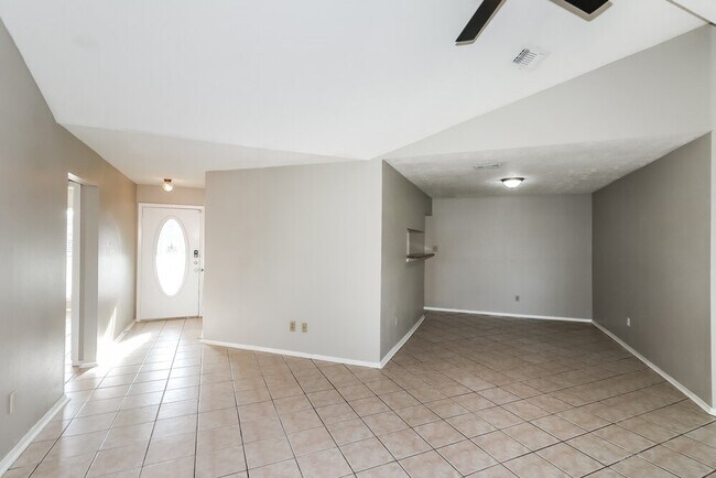 Foto del edificio - 10111 King Ranch Ln