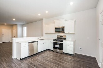 Building Photo - 9020 Yellow Rose Dr