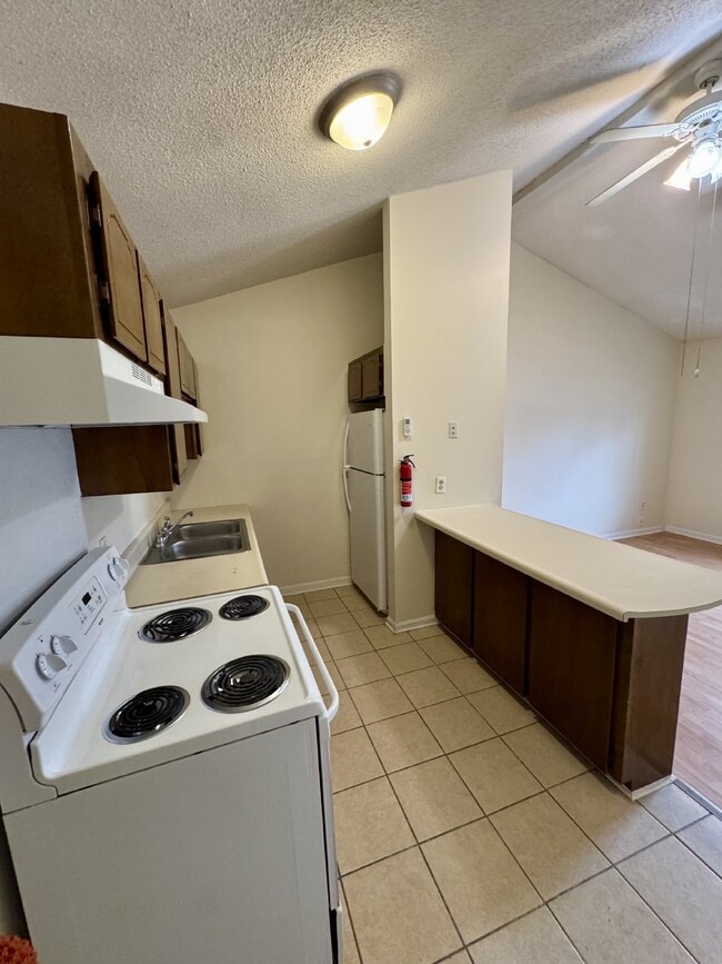 Building Photo - Apartment for Rent