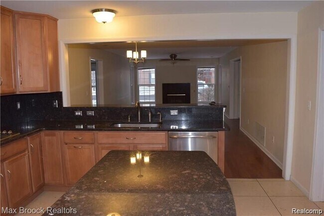 Foto del edificio - 28431 Carlton Way Dr