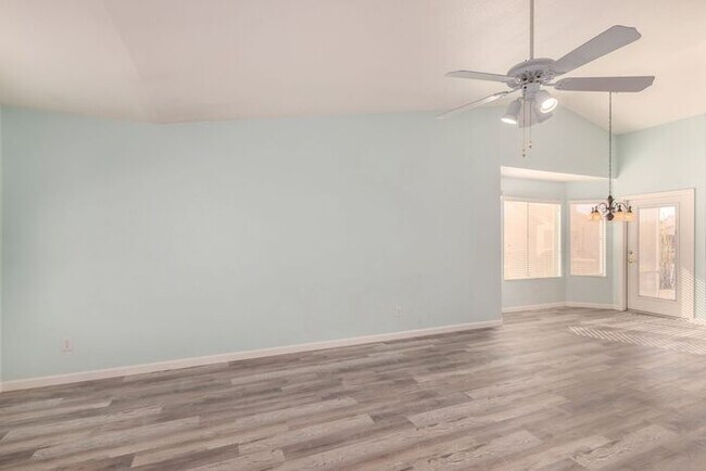 Building Photo - 6800 S Oakmont Dr