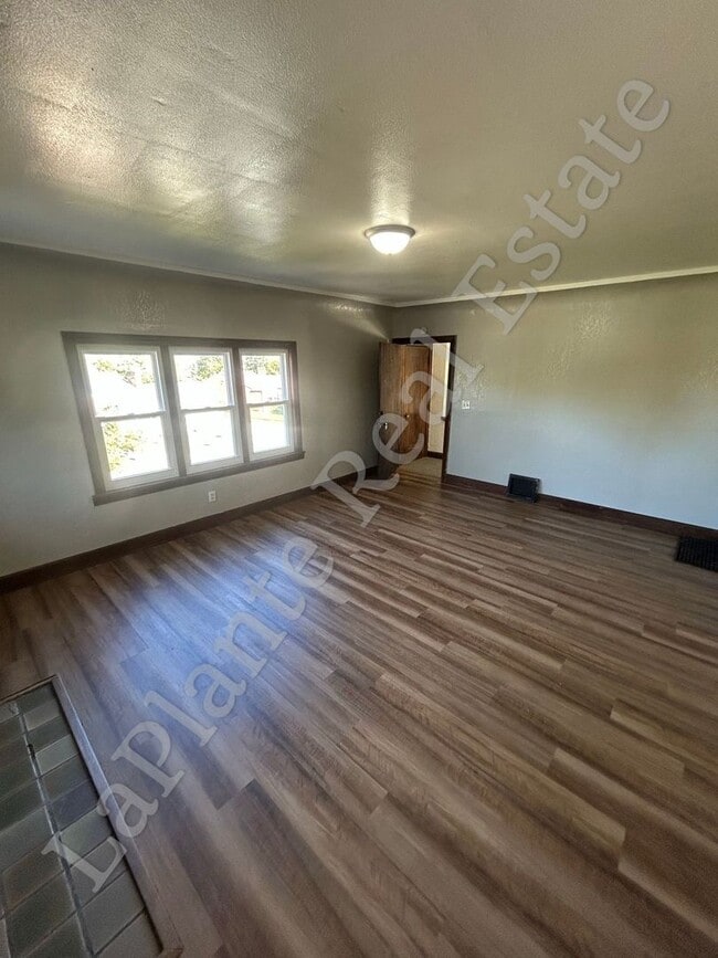 Building Photo - 2647 Greenway St