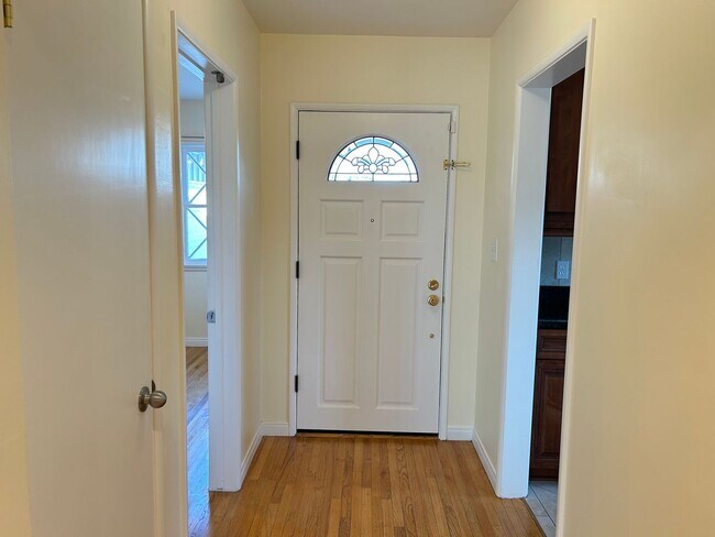 Foto del edificio - Adorable 5 Bedroom 3 Bathroom Orange Home Near Old Towne!