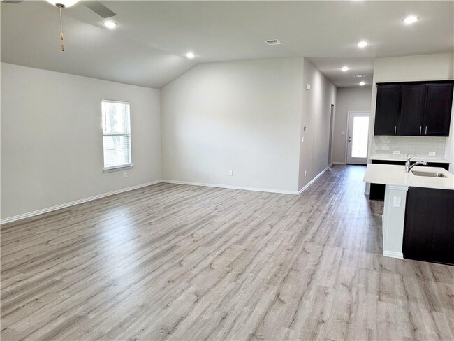 Building Photo - 300 Bright Star Ln