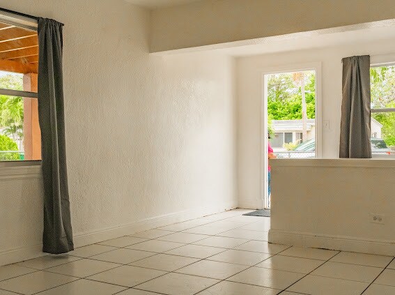 Foto del edificio - 2512 NW 9th Ct