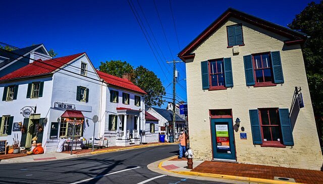Building Photo - 241 Loudoun St SW