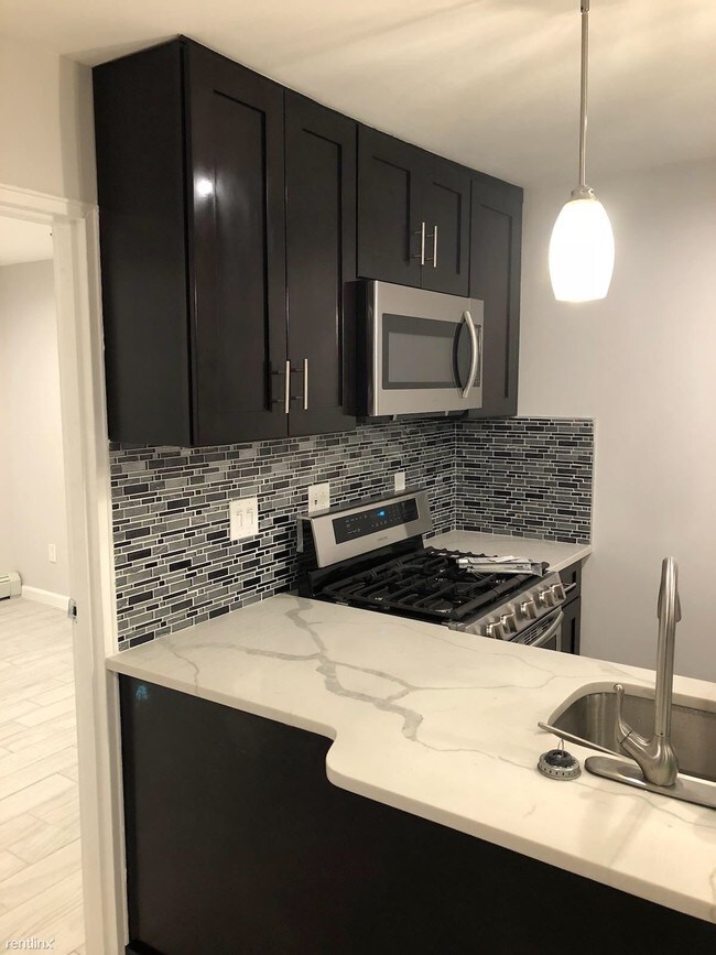 Foto del edificio - 2 br, 1 bath  - 2200 Paterson Plank Rd Apt 1