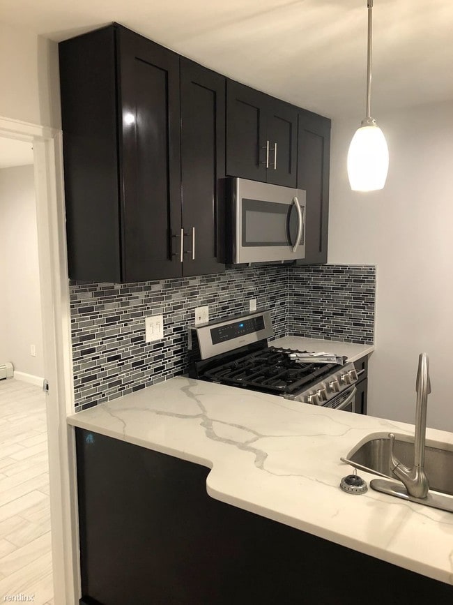 Building Photo - 2 br, 1 bath  - 2200 Paterson Plank Rd Apt 1