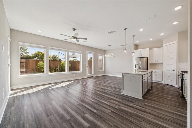 Foto del edificio - 10961 Hewitt Cliff Ln