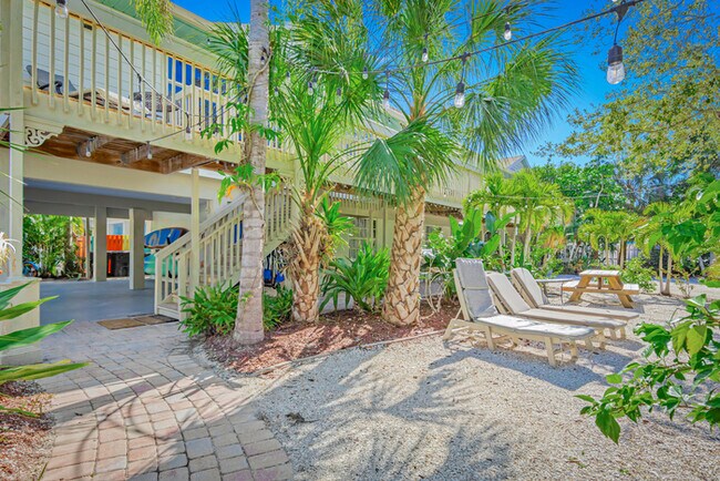 Building Photo - 2BR- 6905 A