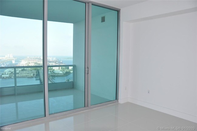Building Photo - 1 br, 1.5 bath  - 900 Biscayne Bay Condo