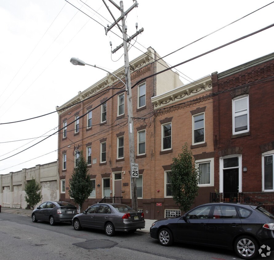 Building Photo - 2332-2338 Carpenter St