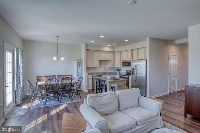 Foto del edificio - 414 Goodwick Dr