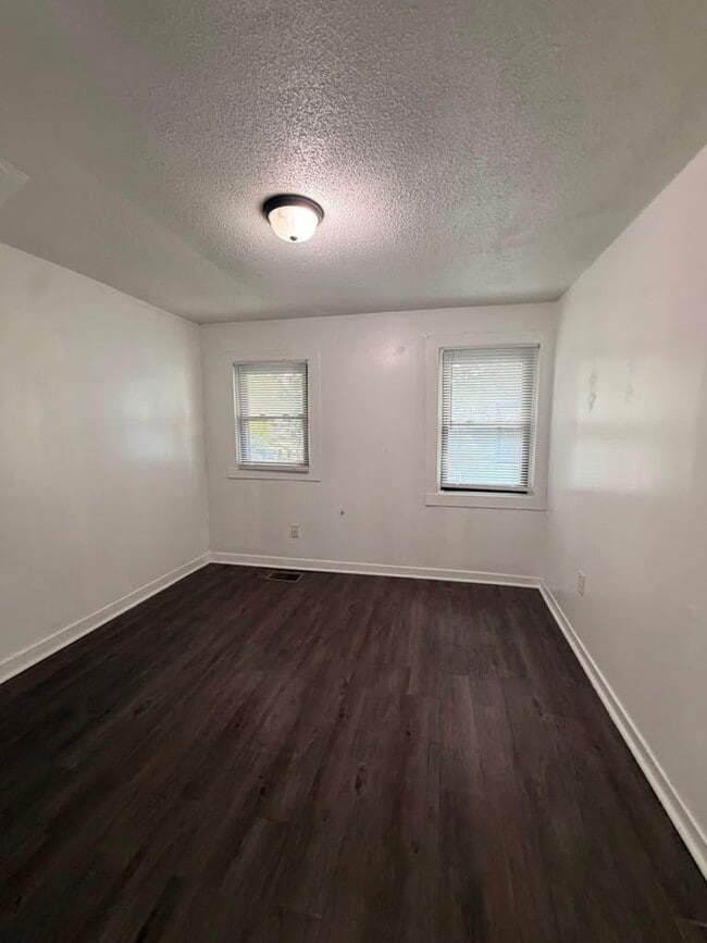 Building Photo - 3206 S Temple Ave