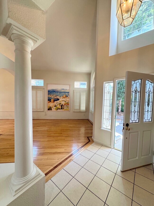 Foto del edificio - 5017 Toyon Way