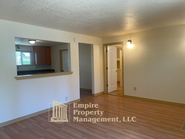 Building Photo - 4355 River Rd