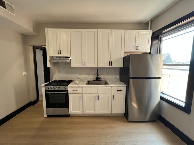 Foto del edificio - 104 Belmont Ave