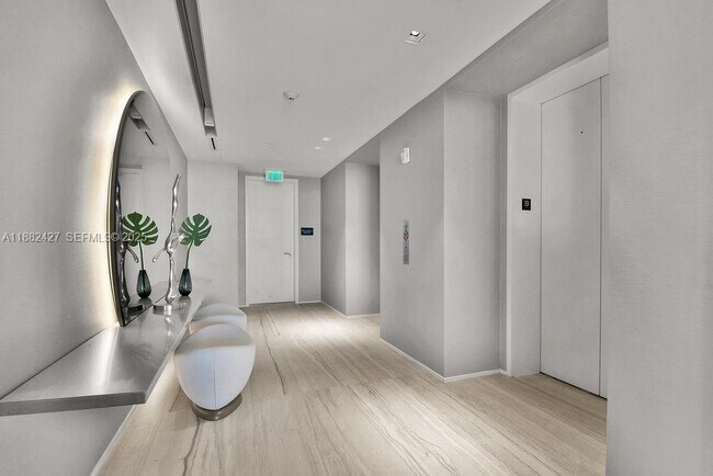 Foto del edificio - 1000 Biscayne Blvd