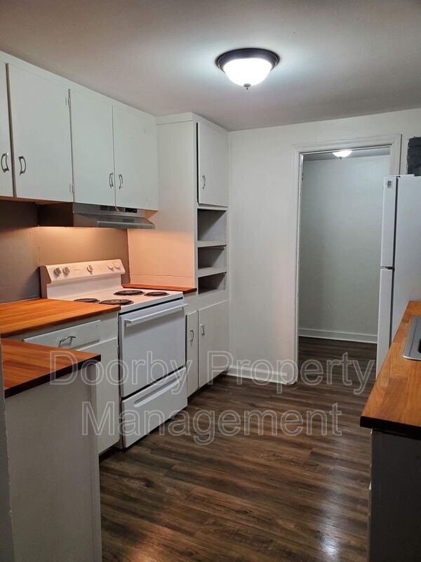 Primary Photo - 910 S Crest Dr