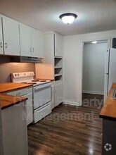 Building Photo - 910 S Crest Dr