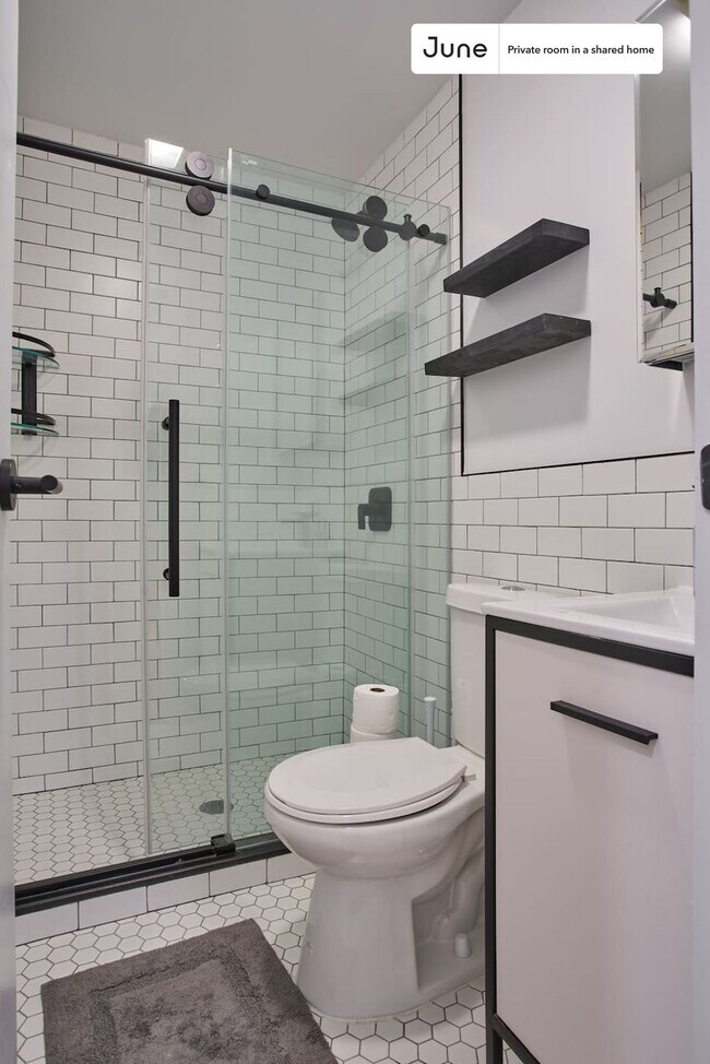 Foto del edificio - Room in Shared 4.0 bed/2 bath home