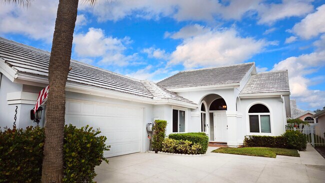 Foto del edificio - 2295 Saratoga Ln