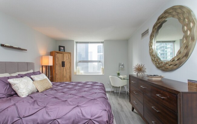 Foto del edificio - 573 N State St