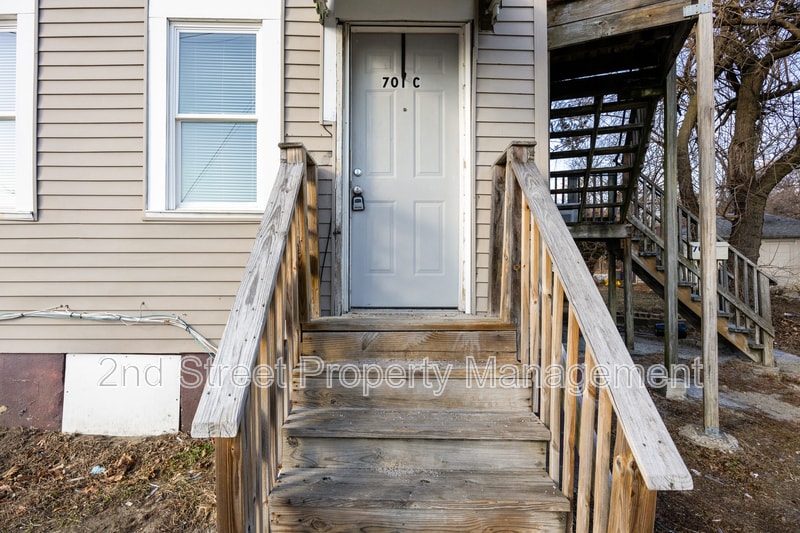 Primary Photo - 701 N Warwick Rd