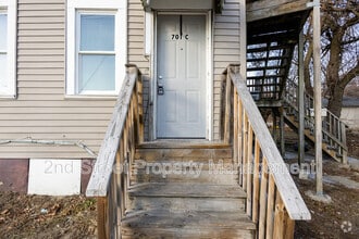 Building Photo - 701 N Warwick Rd