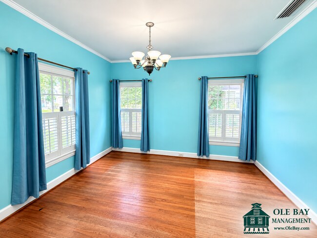 Building Photo - Charming Midtown Cottage