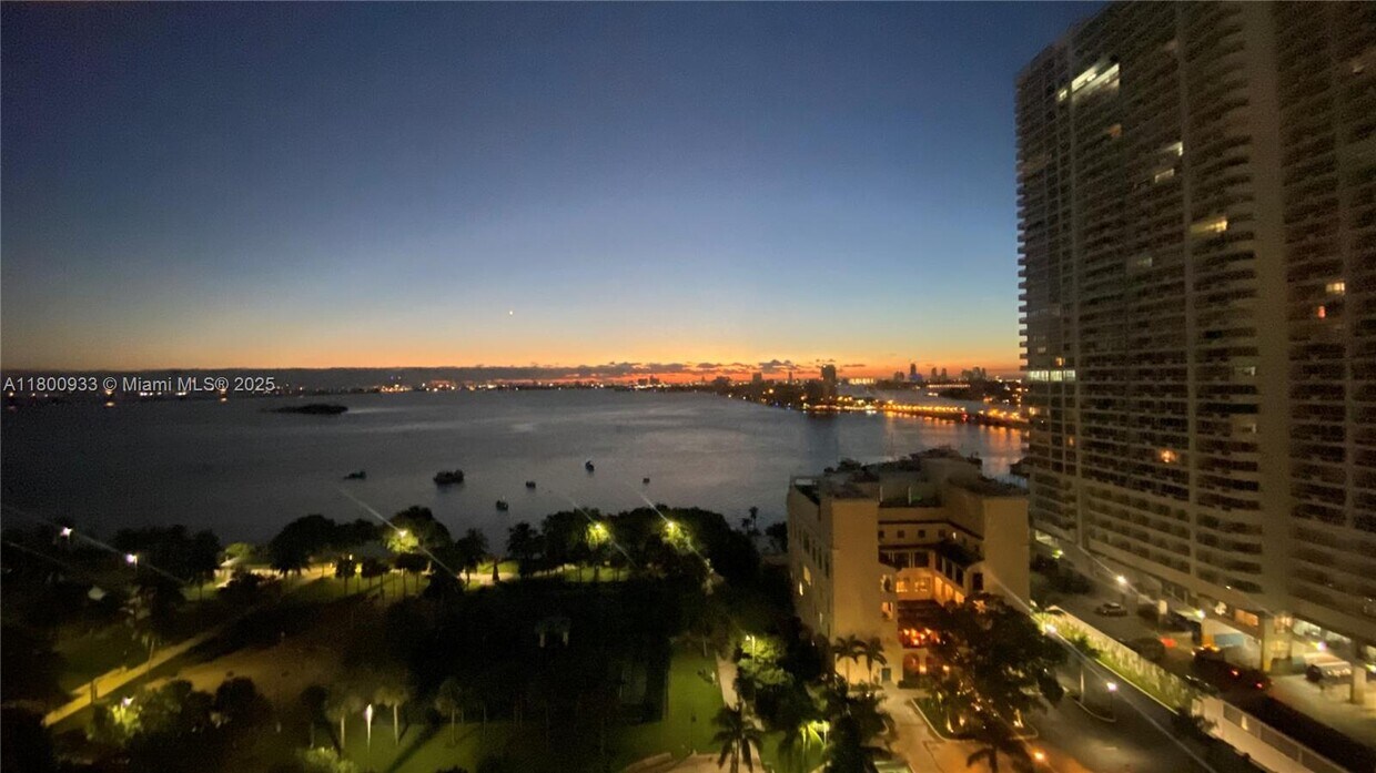 Primary Photo - 1750 N Bayshore Dr