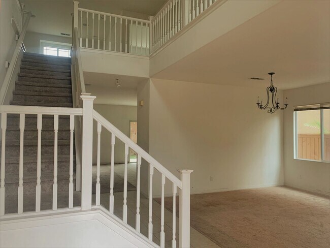 Foto del edificio - Coming Soon…..Beautiful 5BR/3BA 2-story Home in Gated Community! Pool, Spa, Tot lot!