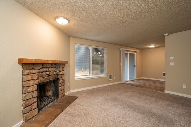 Foto del edificio - 1801 Woodland Glen Dr S