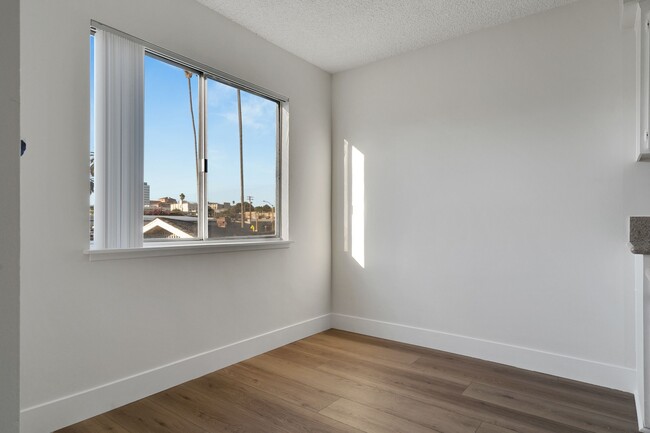 Unit #9 - Dining room - 1518 Euclid St