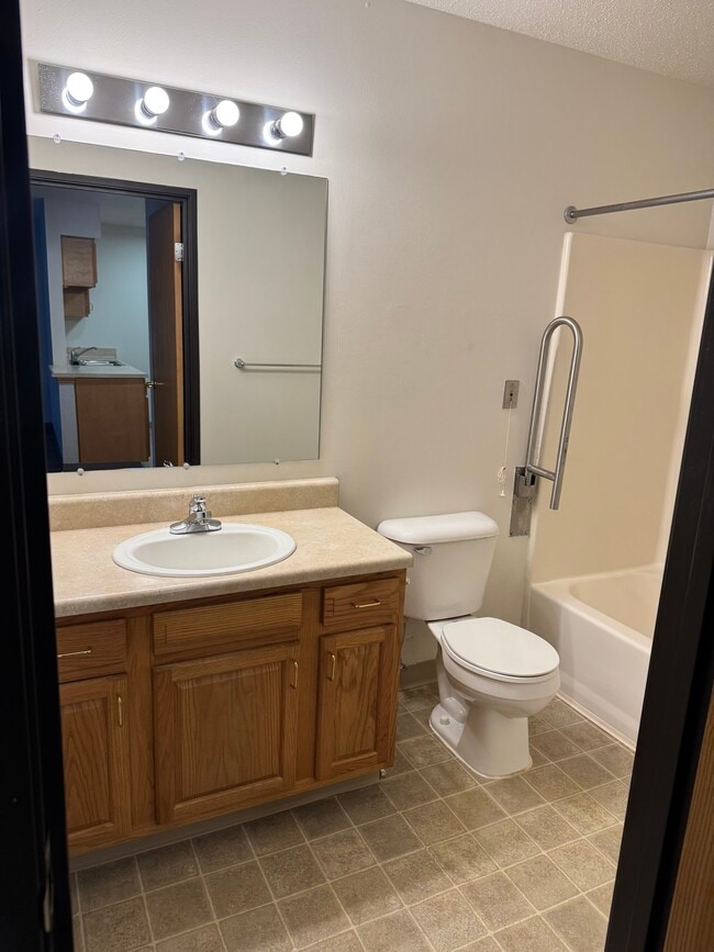 Building Photo - Oak Terrace