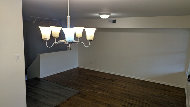 Sala/comedor - 1718 Redwood Ct