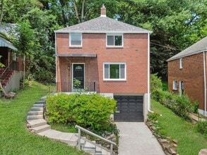 Building Photo - 2179 Vantine St