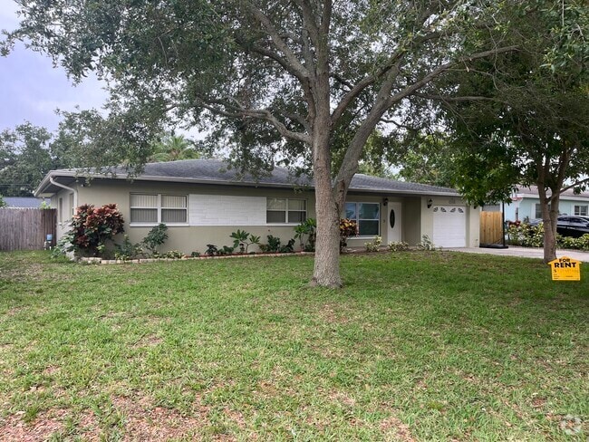 Building Photo - 1315 Whitacre Dr
