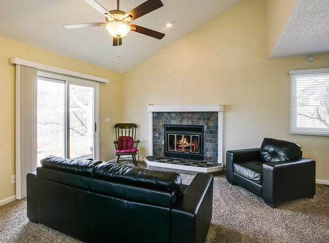 Photo - Stunning 3Bed 3Bath W/ Moutain views and u... House