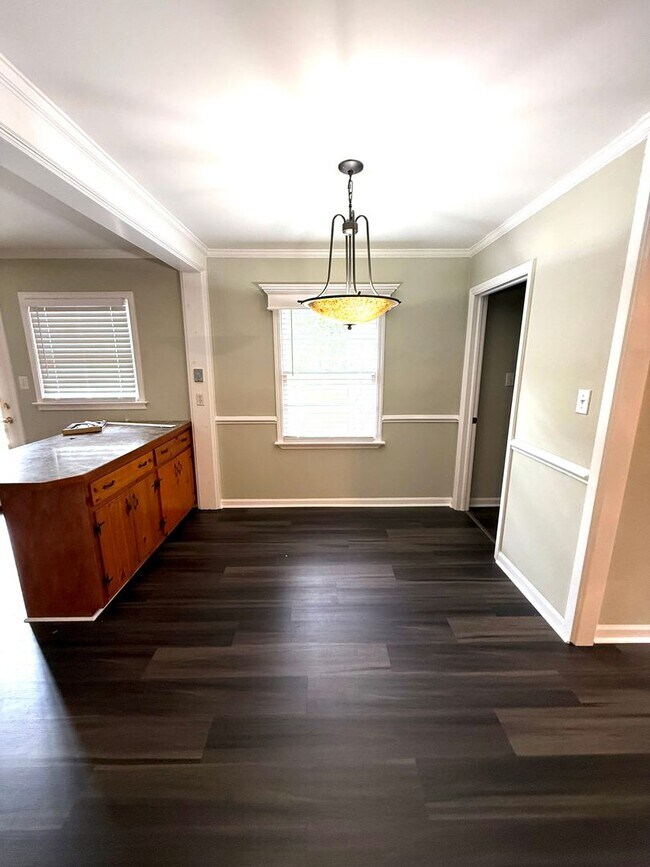 Foto del edificio - ** 3 Bed 1 Bath located in Hillwood Club o...