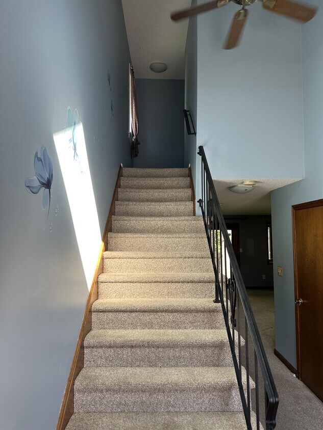 Building Photo - 242 Stonebridge Dr
