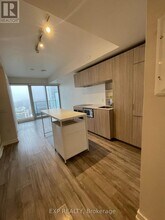 Building Photo - 77 Shuter St