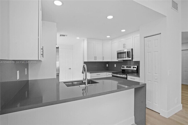 Foto del edificio - 9354 Arborwood Cir