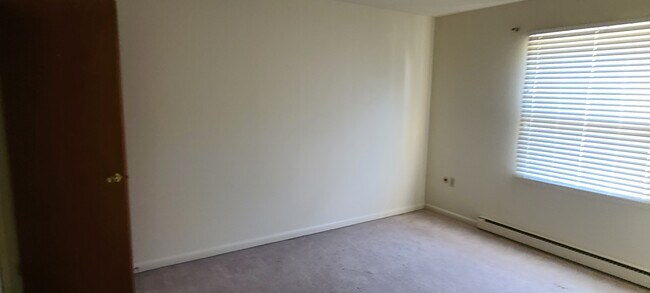 Building Photo - 1329 Grampian Blvd